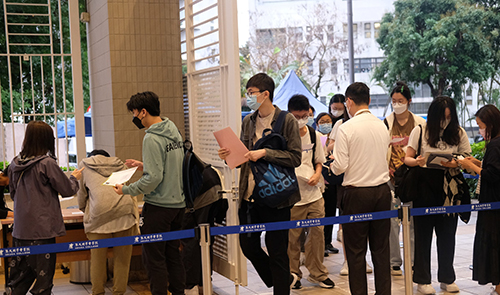香港2024DSE，自修生及學?？忌?.11起可報名！一文看清報考資格、考試費