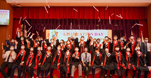 9月入學！香港16間熱門中學接受插班！盤點申請時間+申請年級+申請訣竅！