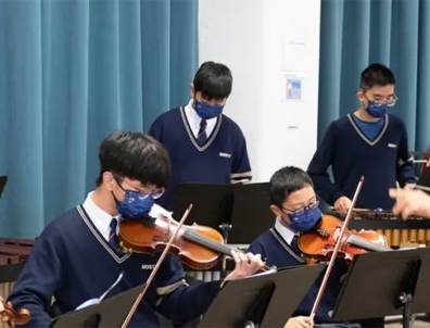 港八大學子層出不窮！這些Band2中學有望升咖Band1！目前可申請！